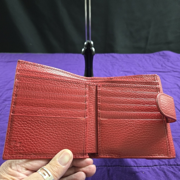 EUC GUCCI RED CALFSKIN LEATHER INTERLOCKING GG COMPACT WALLET - Picture 5 of 11